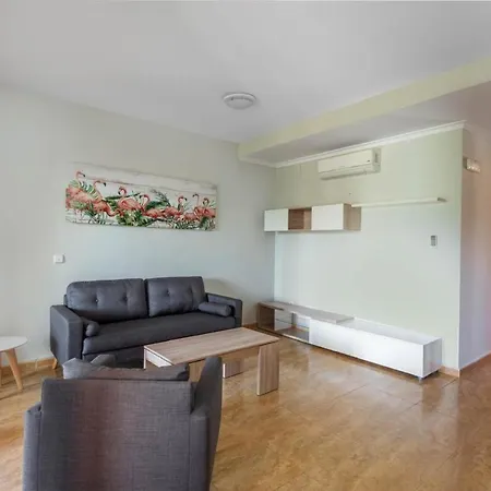 Villa Charming 4-bed In