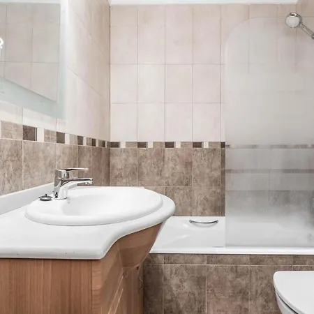 Villa Charming 4-bed In